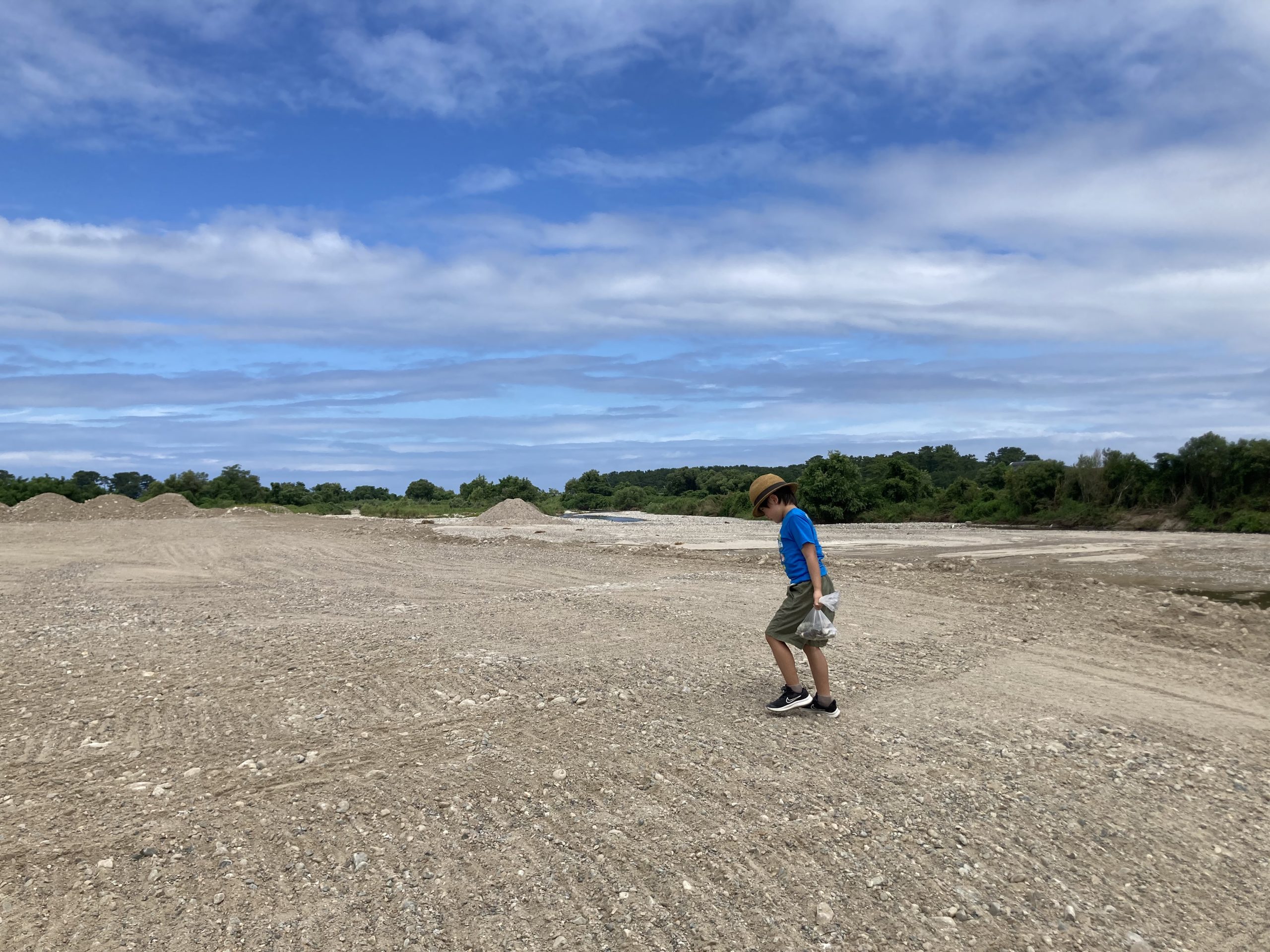 EACCFEB3-1C34-40BE-9DE6-231497D7C998